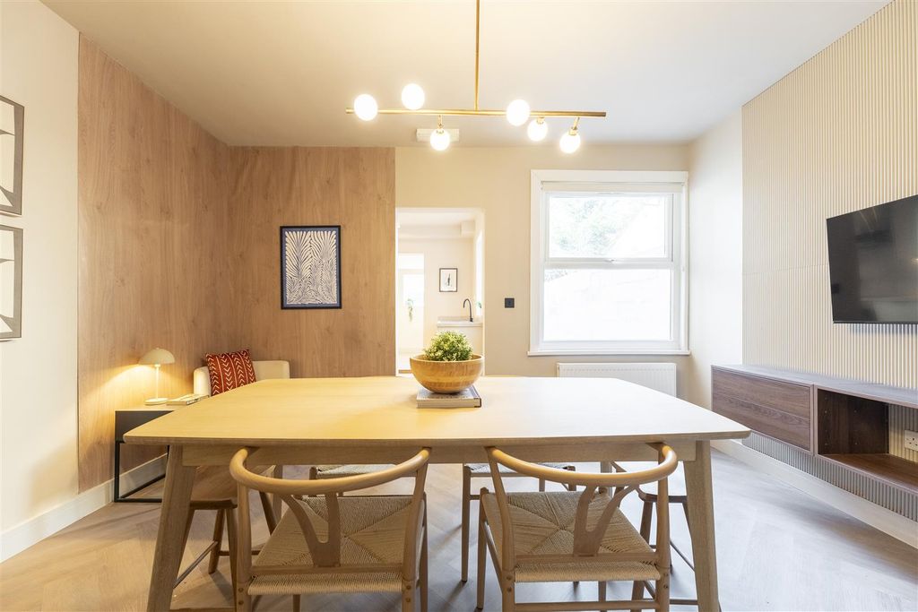 Property photo 1 of 17 Living Room