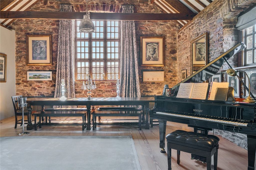 Property photo 3 of 35 Great Hall