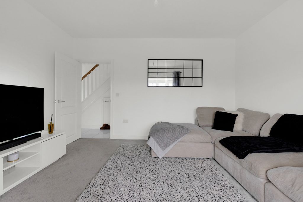 Property photo 2 of 35 4608054