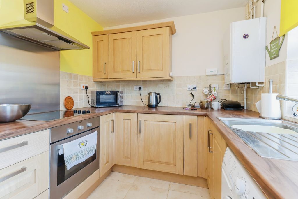 Property photo 3 of 13 Kitchen
