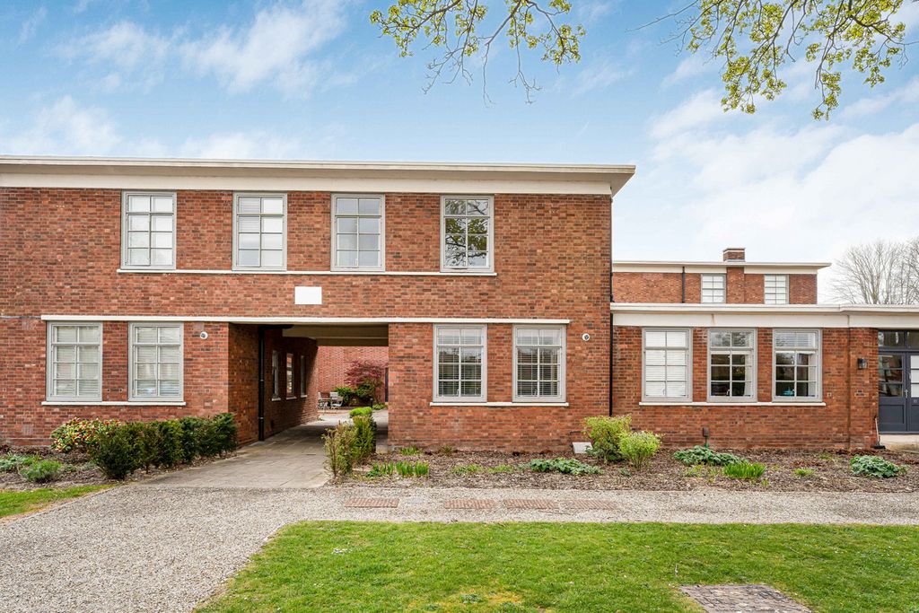 Property photo 1 of 25