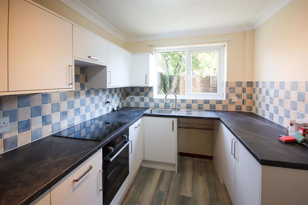 Property photo 2 of 8 Kitchen.Jpg