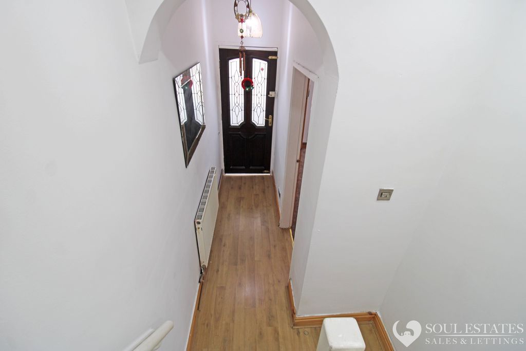 Property photo 3 of 21 Entrance