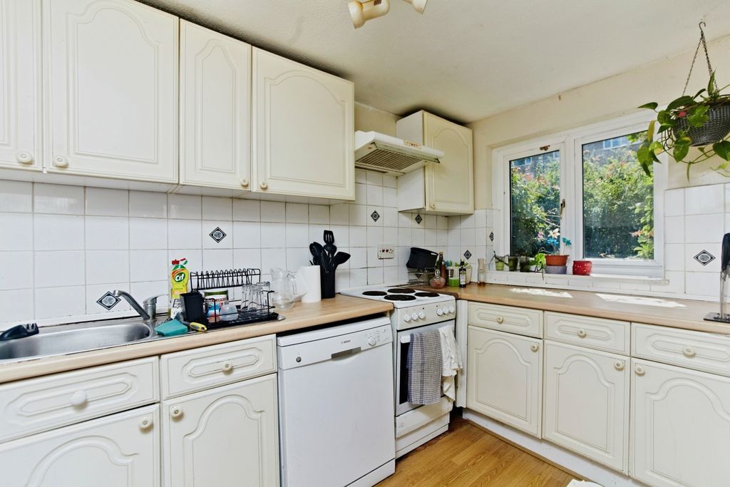 Property photo 3 of 17 Pbox-Img.Jpg