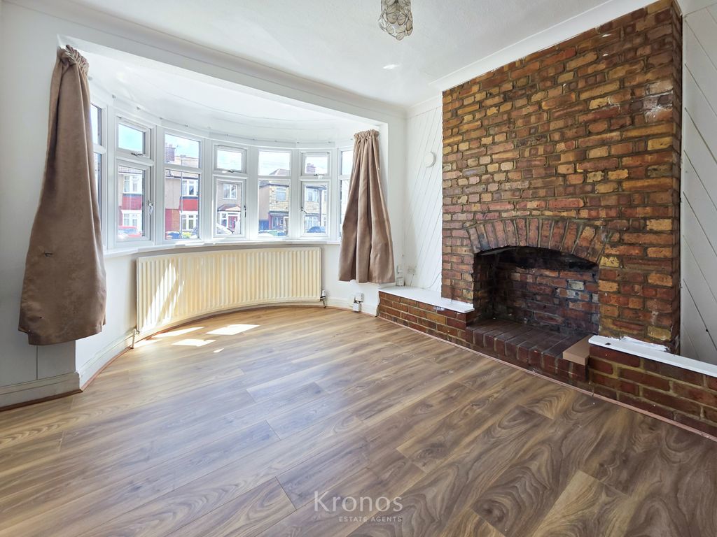 Property photo 1 of 10 4 Bedroom Terrace House