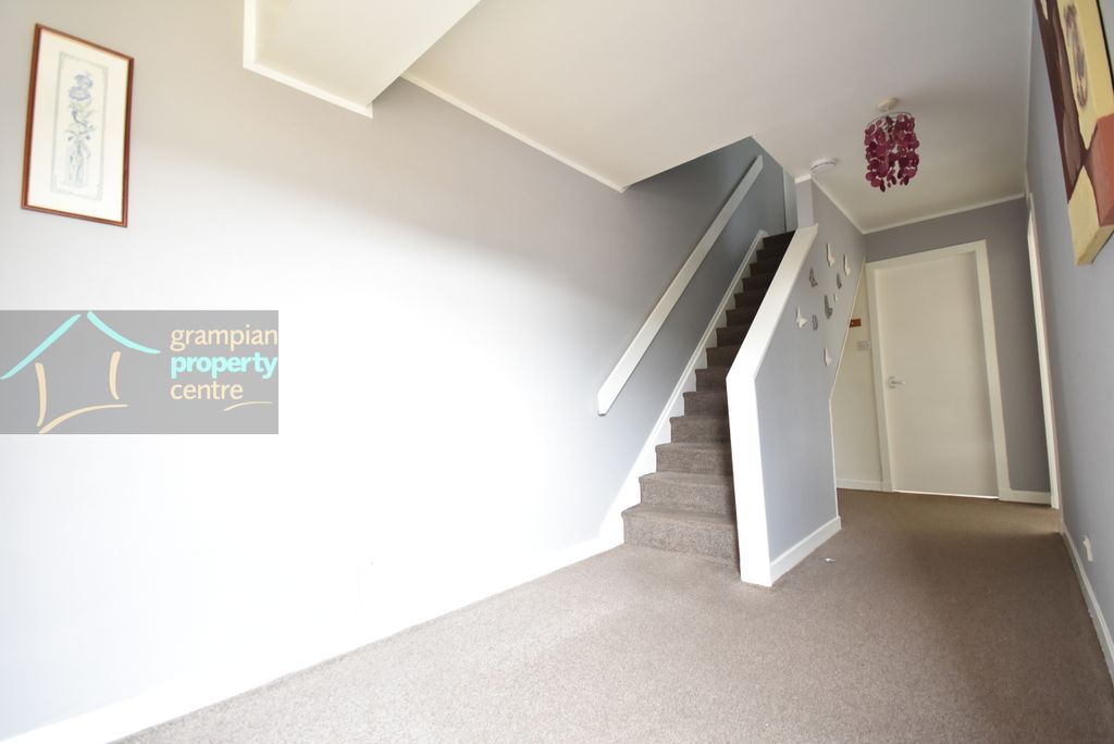 Property photo 2 of 16 Hallway.Jpg