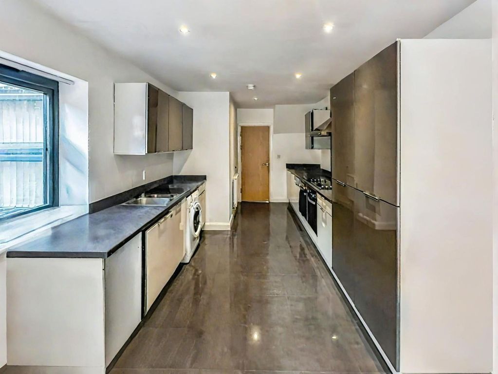 Property photo 1 of 9 Kitchen