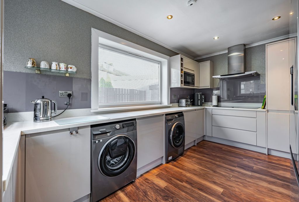 Property photo 3 of 32