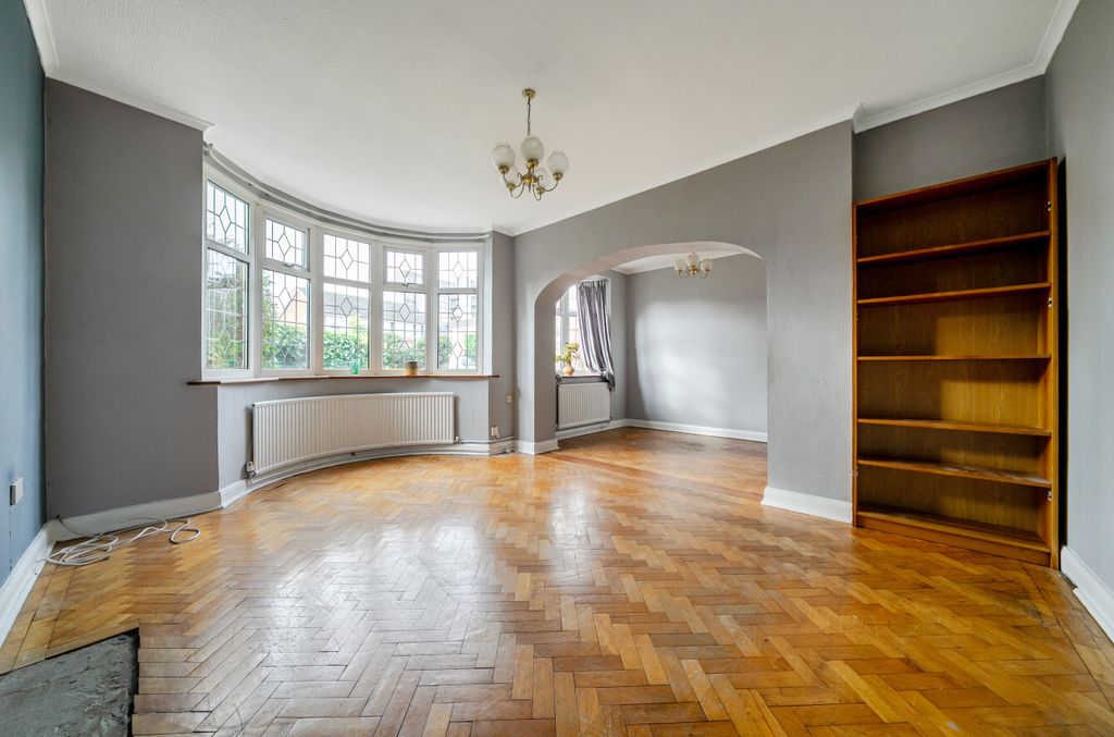 Property photo 2 of 16 Lounge4