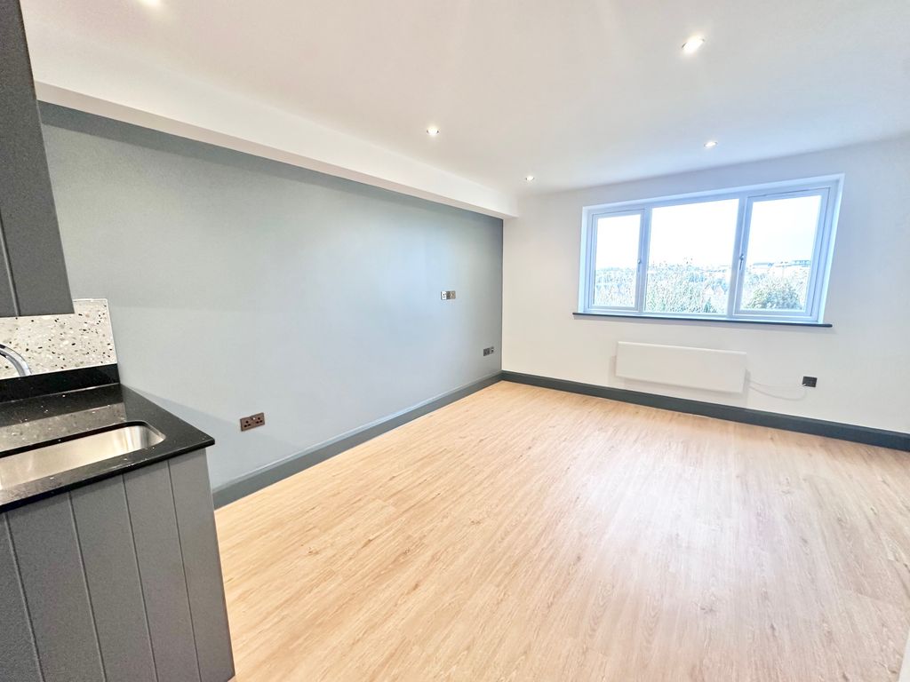 Property photo 1 of 7 Room 4