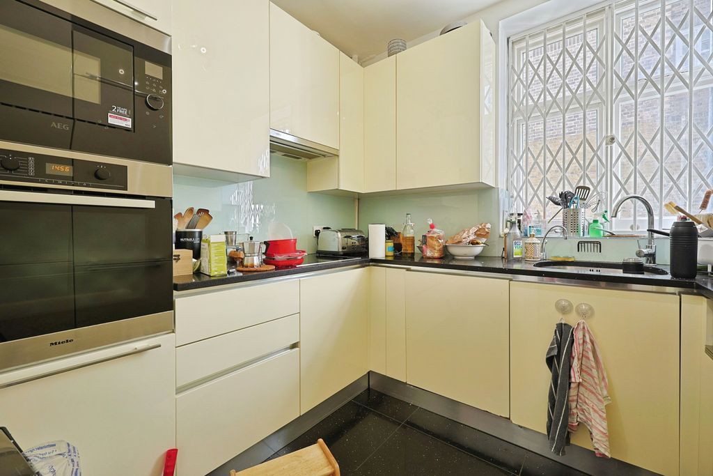 Property photo 3 of 23 Kitchen