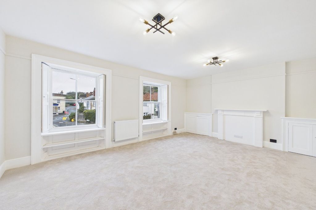 Property photo 1 of 11 Living Room