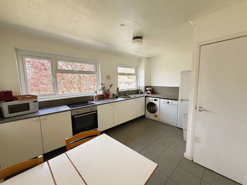 Property photo 2 of 8 4.Jpg