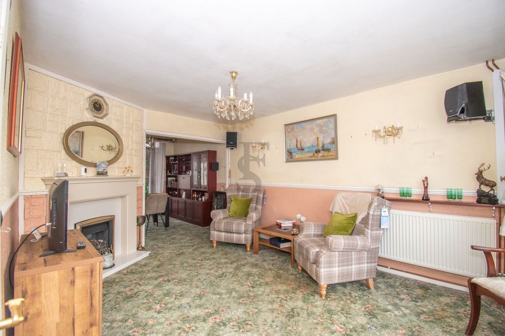 Property photo 2 of 14