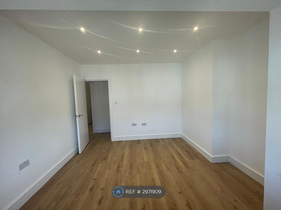 Property photo 2 of 12 Sitting Room