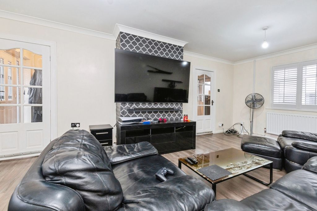 Property photo 2 of 19 Pbox-Img.Jpg