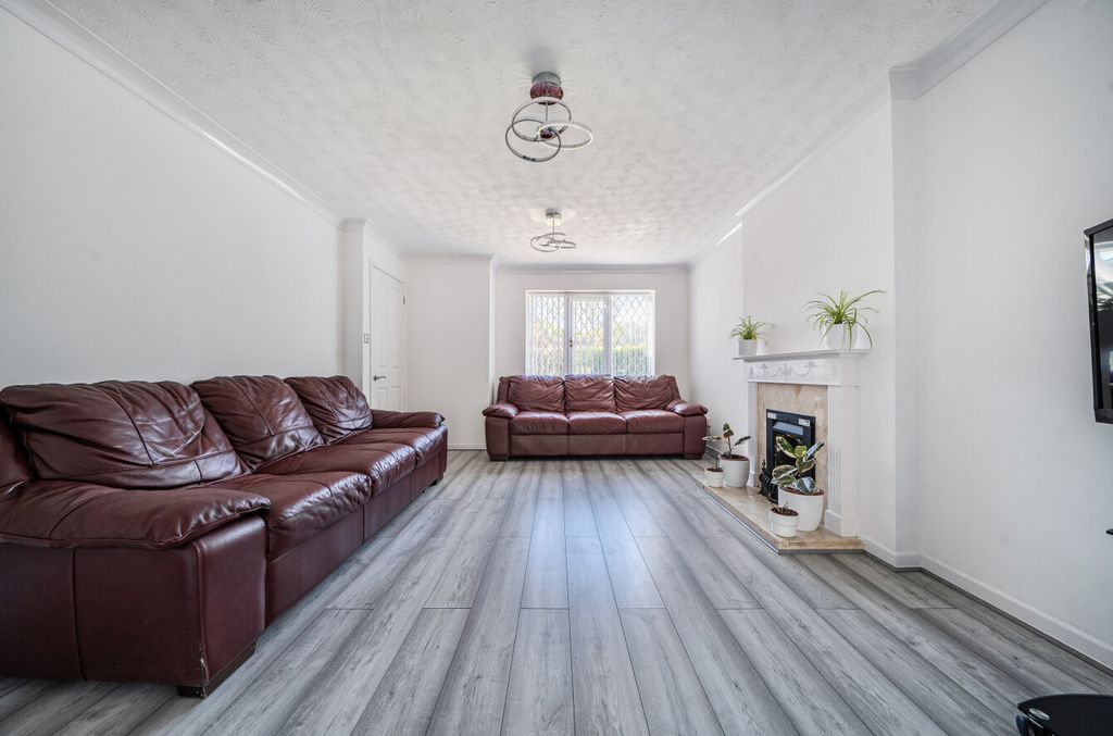 Property photo 3 of 21 1438843-7-69d4Dda...