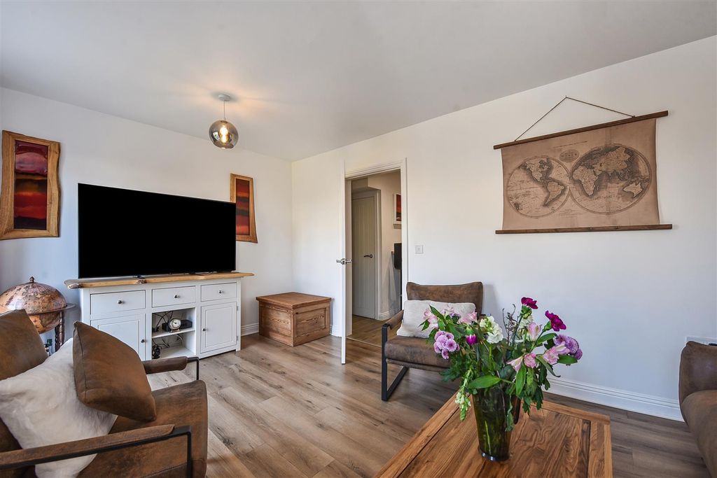 Property photo 2 of 25 Ph7_5817746.Jpg