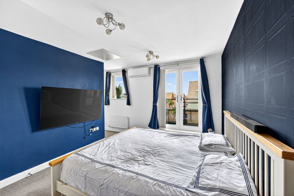Property photo 2 of 45