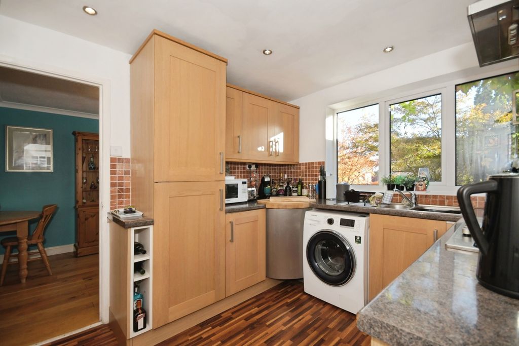 Property photo 2 of 17 Photo