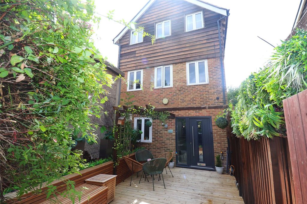Property photo 1 of 20 Courtyard Garden