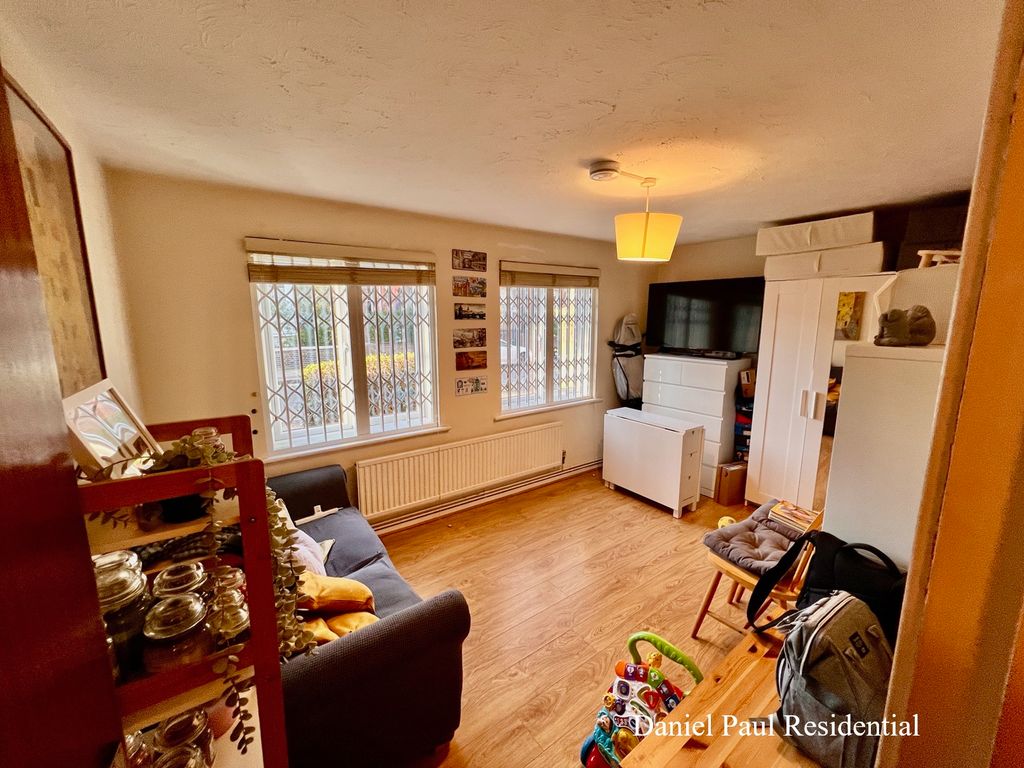 Property photo 2 of 6