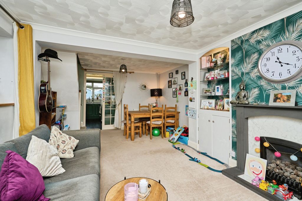 Property photo 2 of 15 Lounge/Dining Room