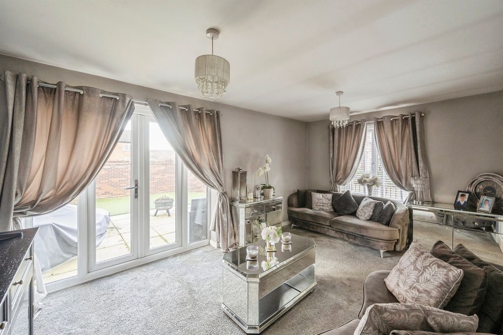 Property photo 2 of 20