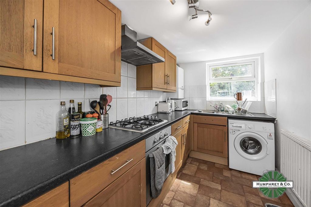 Property photo 2 of 13 96A Glenarm Road -006.Jpg