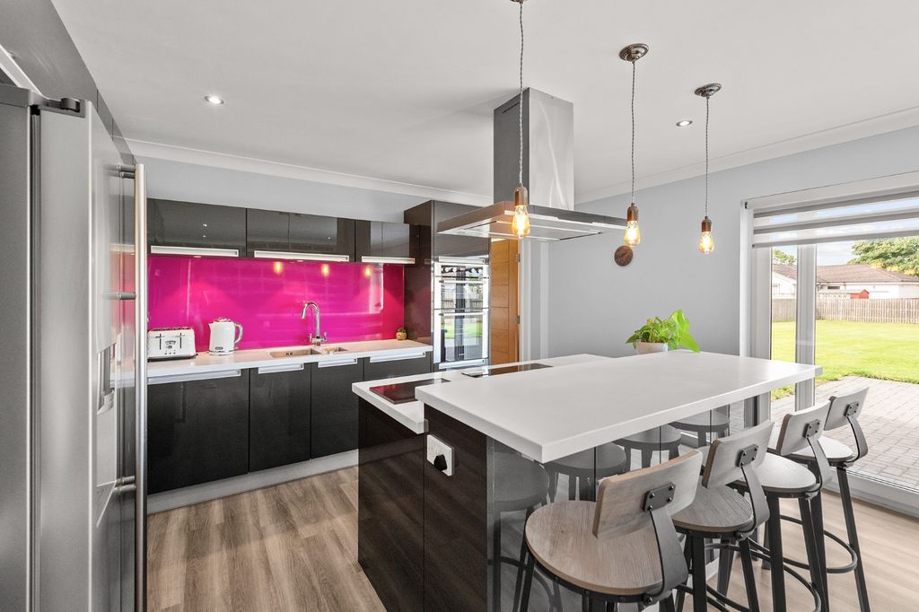 Property photo 2 of 46 5019853