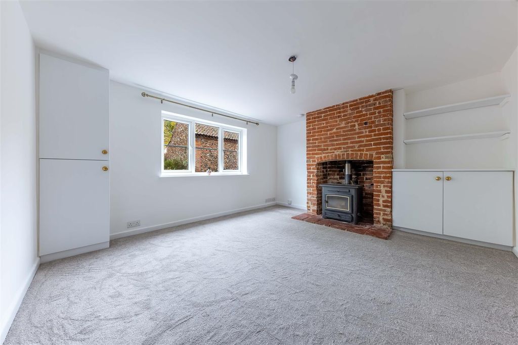 Property photo 2 of 12 Lounge