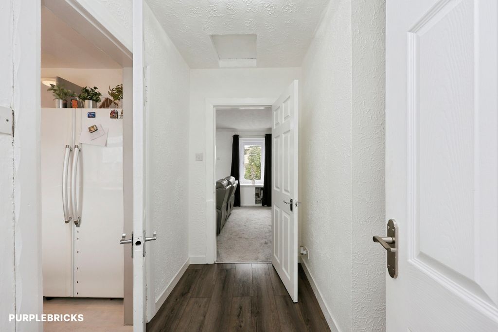 Property photo 3 of 20 Hall