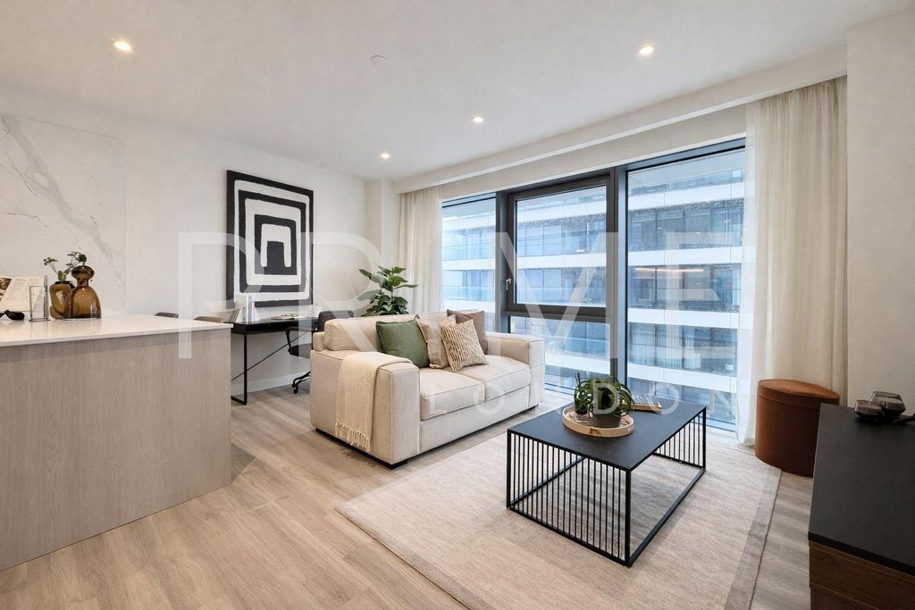 Property photo 1 of 11 Living.Jpg