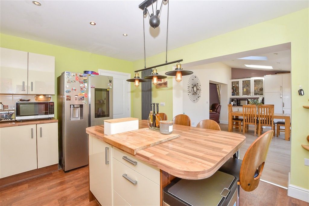 Property photo 3 of 17 Kitchen/Breakfast Room
