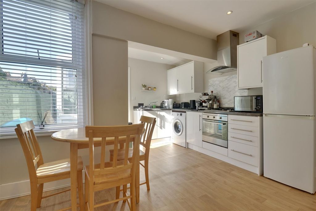 Property photo 2 of 16 997D5F41-6Af5-45Ab-A5E3-87Ad8Ef74426_1_201_A.Jpeg