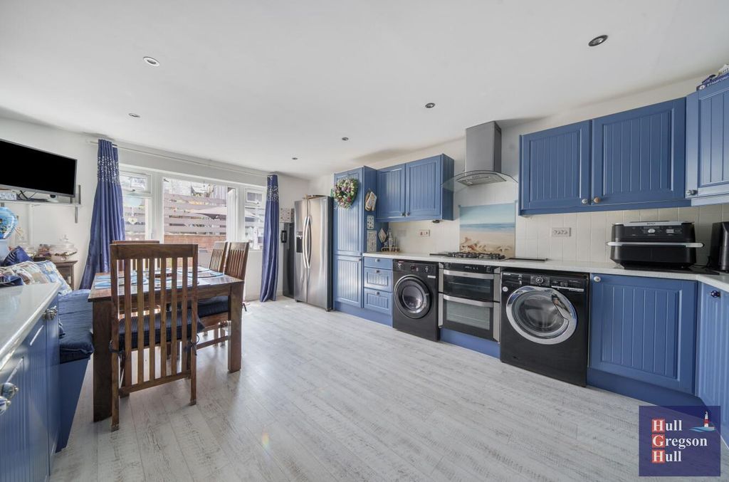 Property photo 2 of 21 528Bb862-7Abb-490B-Bb2E-E11A774c4B71.Jpg