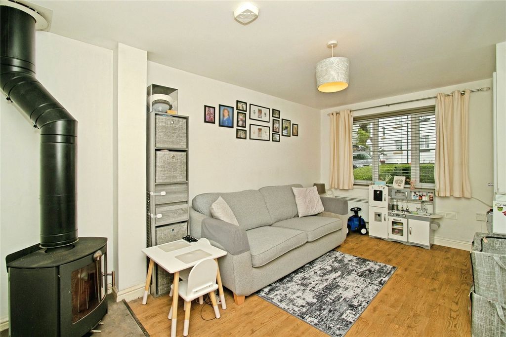 Property photo 2 of 13 Lounge