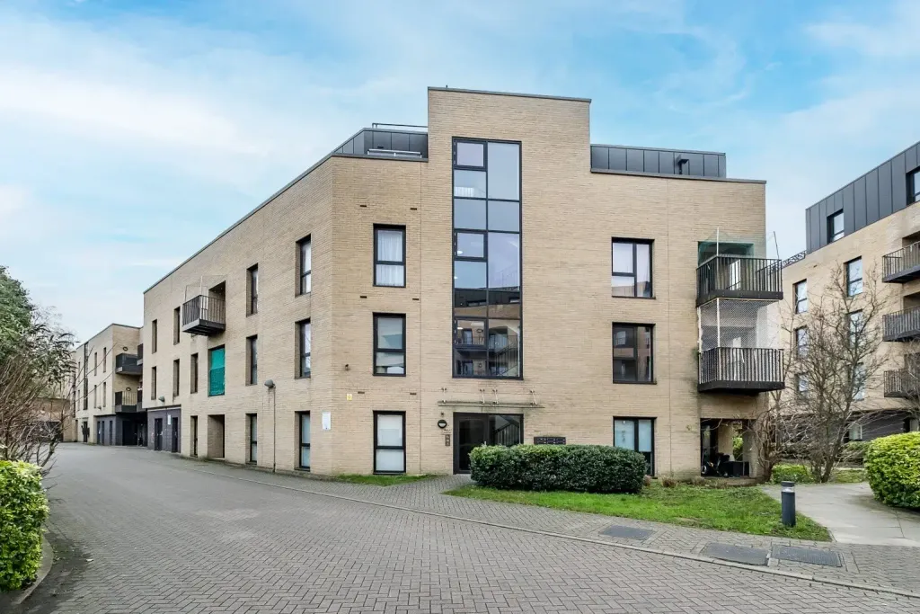 Property photo 1 of 9 Front (Exterior)