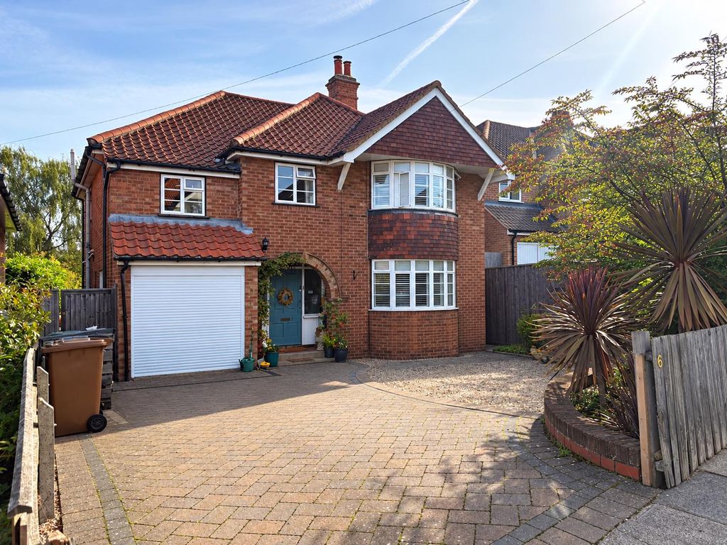 Property photo 1 of 16 1 - Front Garden