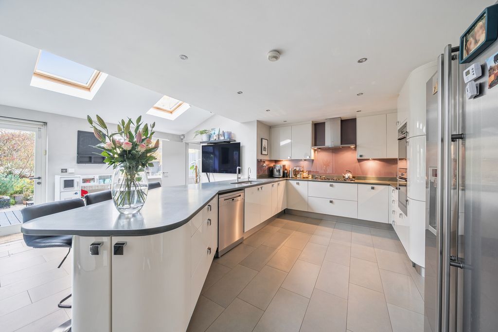 Property photo 3 of 19