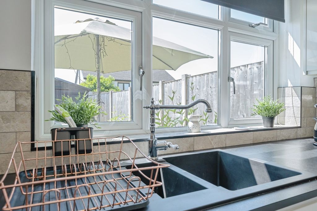 Property photo 2 of 17 Kitchen