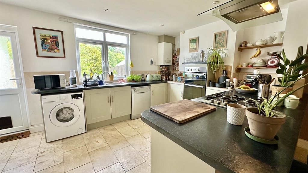 Property photo 2 of 25