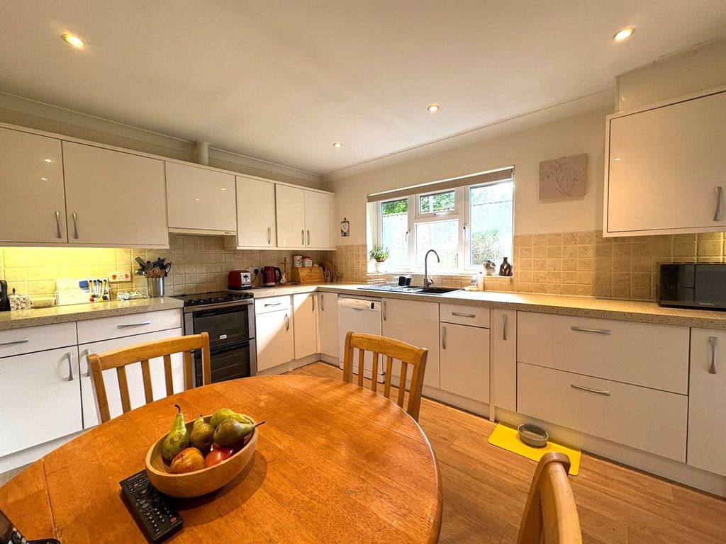 Property photo 3 of 19 Picture No. 25