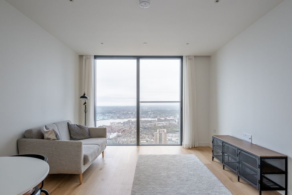 Property photo 3 of 10 Reception