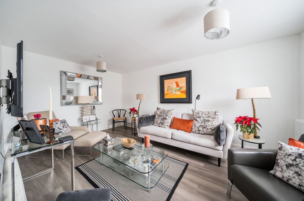 Property photo 3 of 15 1388459-7-693c495...