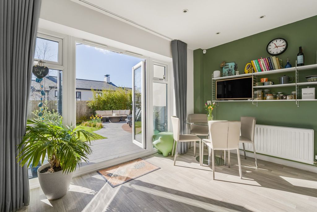 Property photo 2 of 21