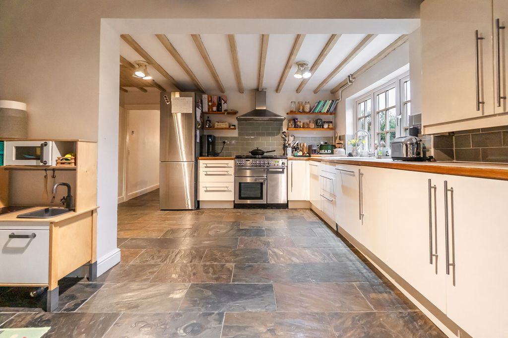 Property photo 3 of 31