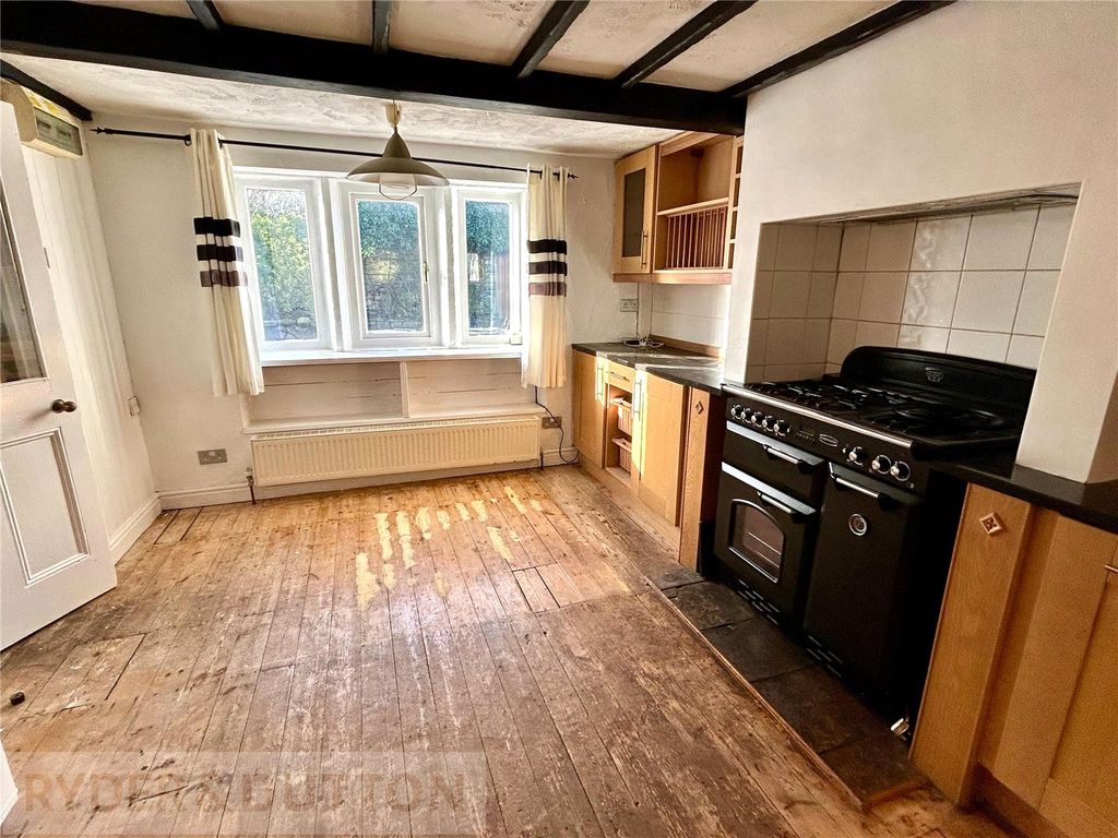 Property photo 2 of 12 Kitchen