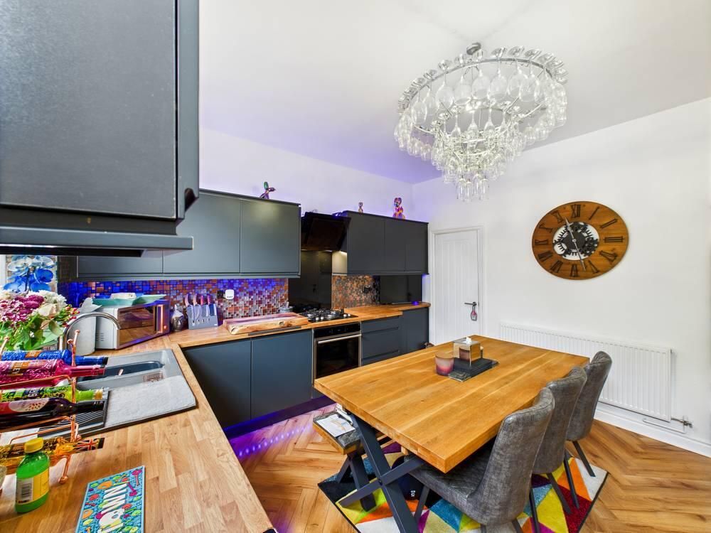 Property photo 2 of 11 Kitchen