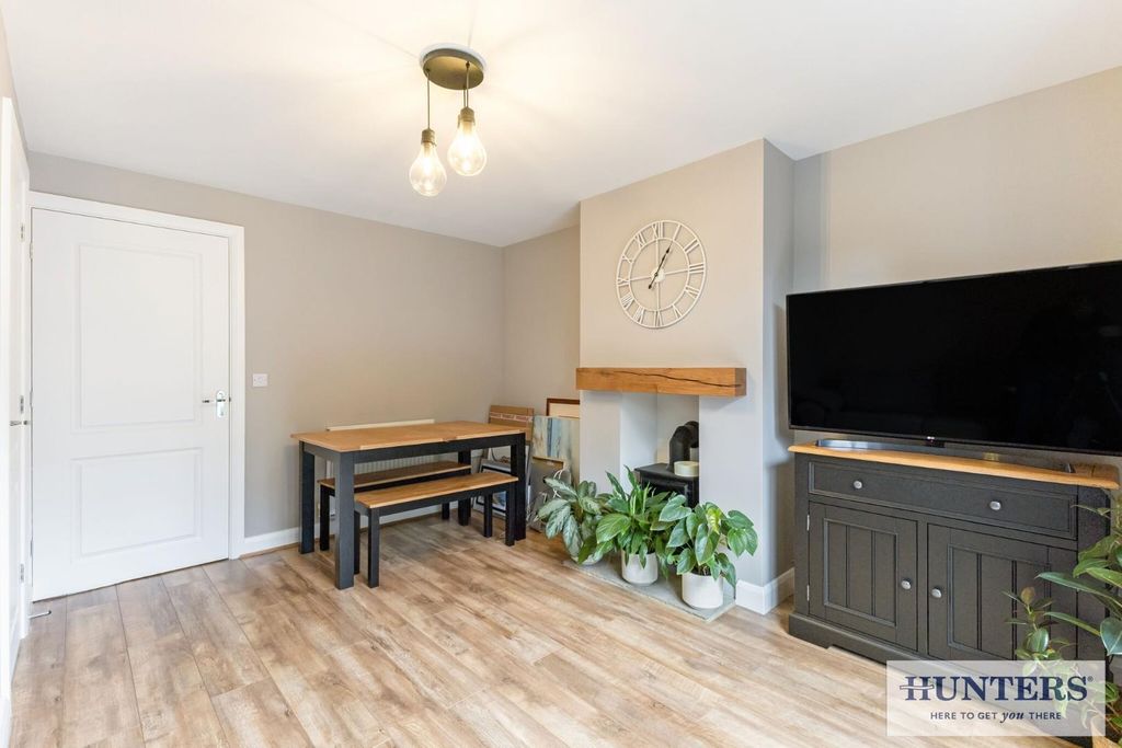 Property photo 3 of 14 115729_35 Edison Way Guiseley (7) - Copy_Low.Jpg